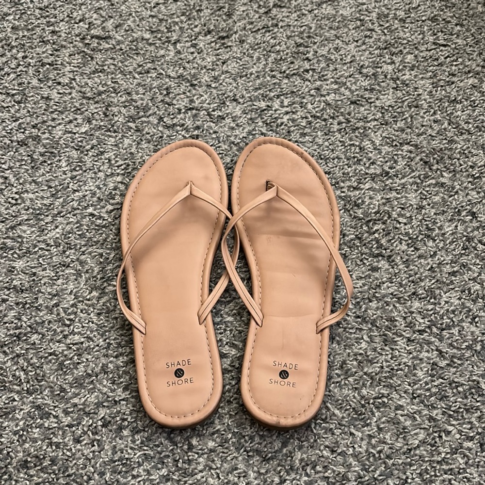 Women’s Leather Style Flip Flops